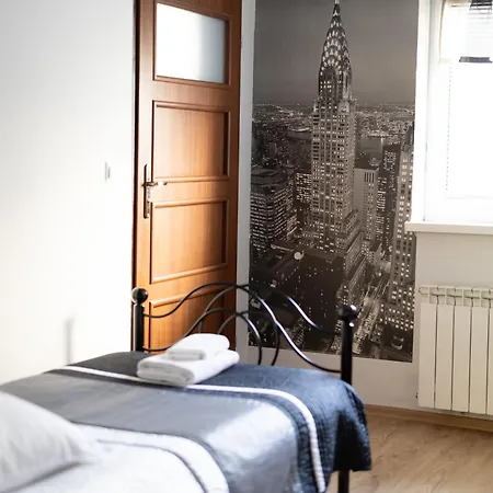 Leo Hostel *