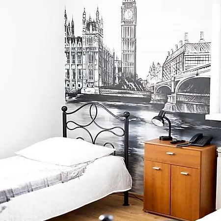 Hostel Leo