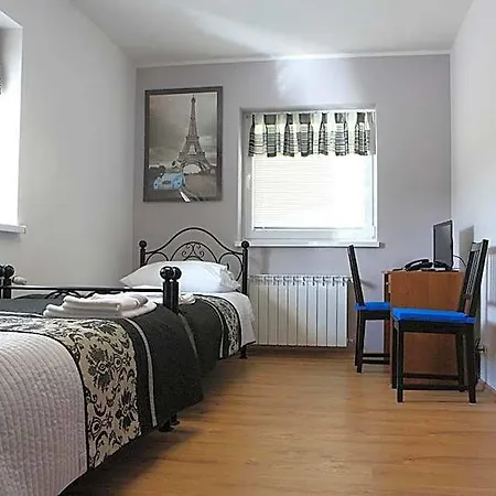 Hostel Leo